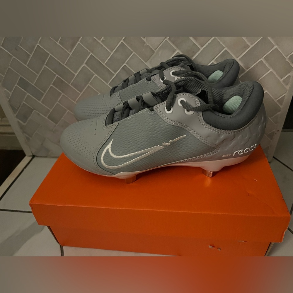 Nike womens softball cleats. W Hyperdiamond 4 elite.